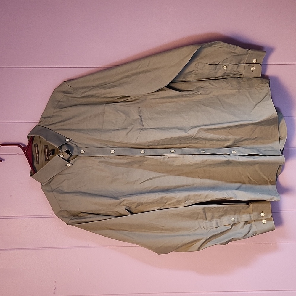 Eddie Bauer Wrinkle Free Relaxed fit men's medium button-down shirt.